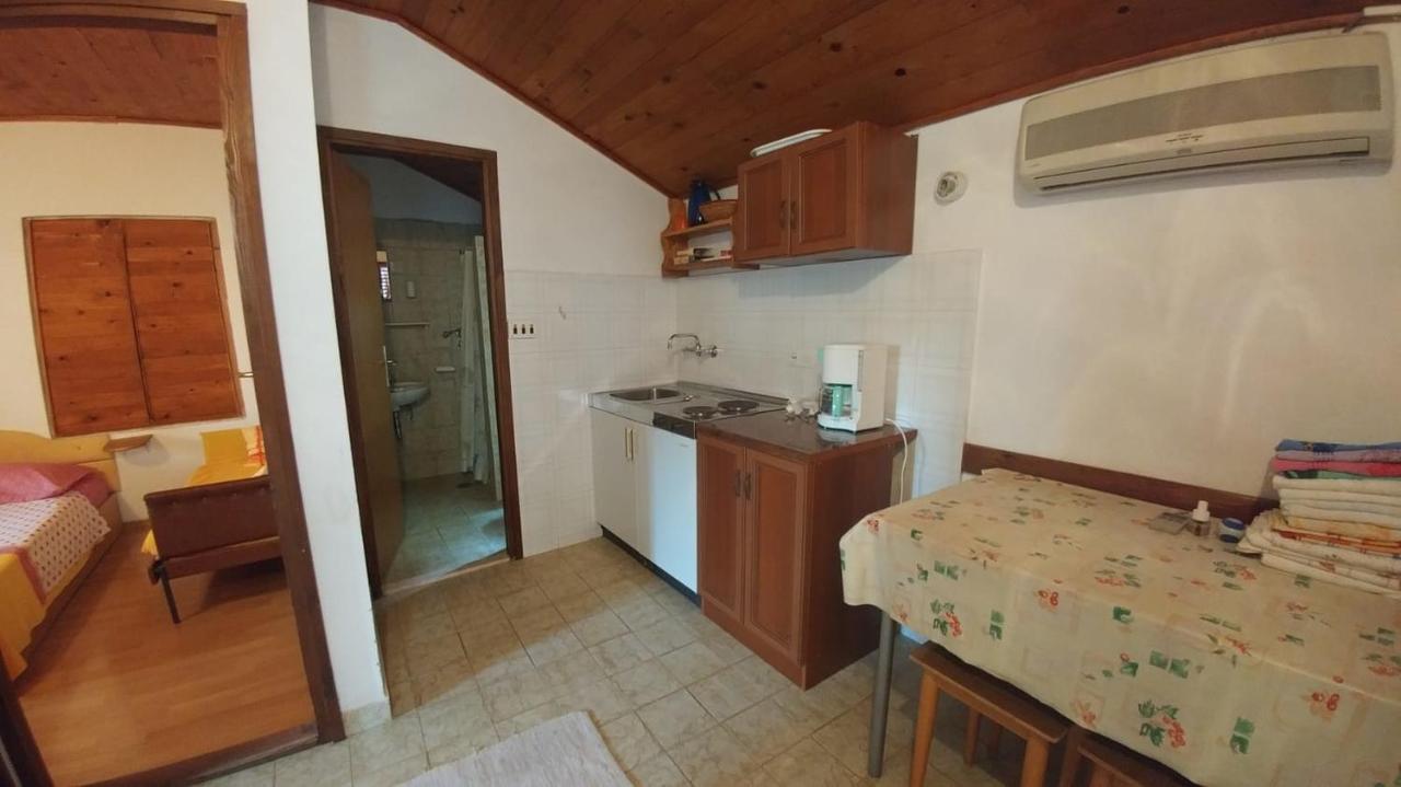 Apartments By The Sea Brela, Makarska - 16065 Exterior photo
