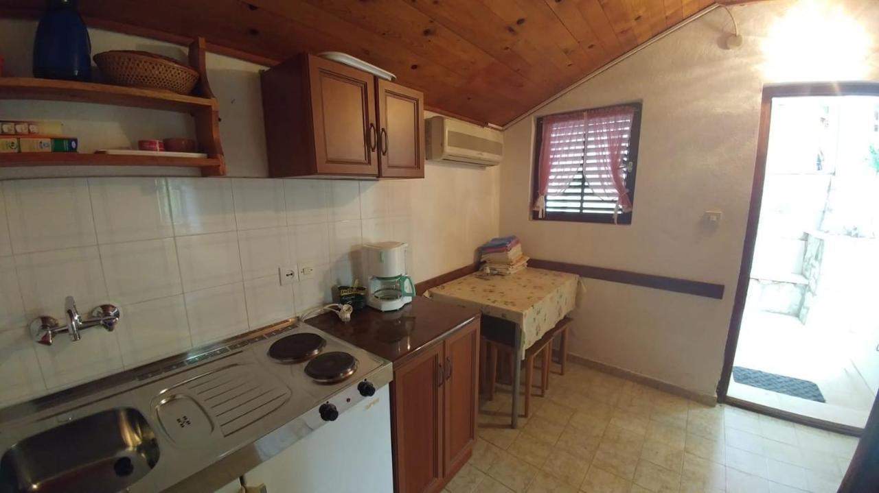 Apartments By The Sea Brela, Makarska - 16065 Exterior photo